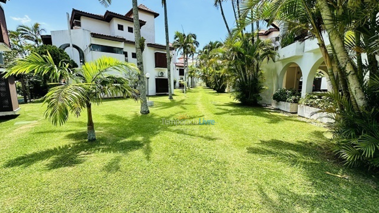 Apartamento para aluguel de temporada em Florianópolis (Praia Brava)