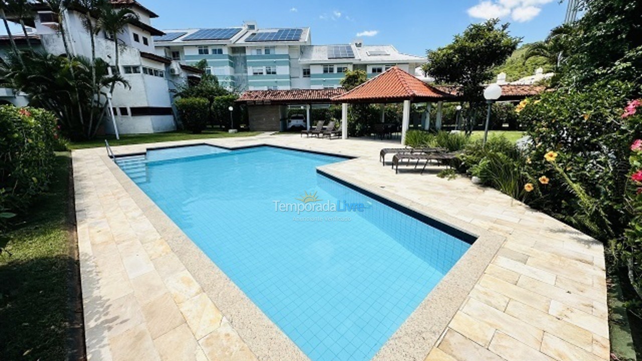 Apartamento para aluguel de temporada em Florianópolis (Praia Brava)