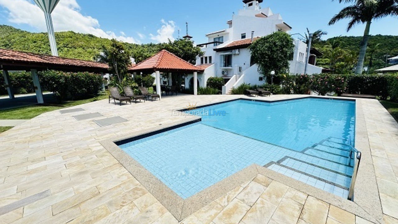 Apartamento para aluguel de temporada em Florianópolis (Praia Brava)