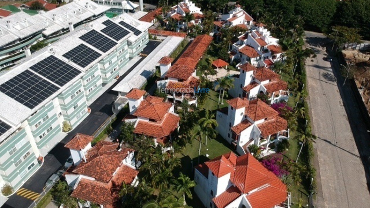 Apartamento para aluguel de temporada em Florianópolis (Praia Brava)