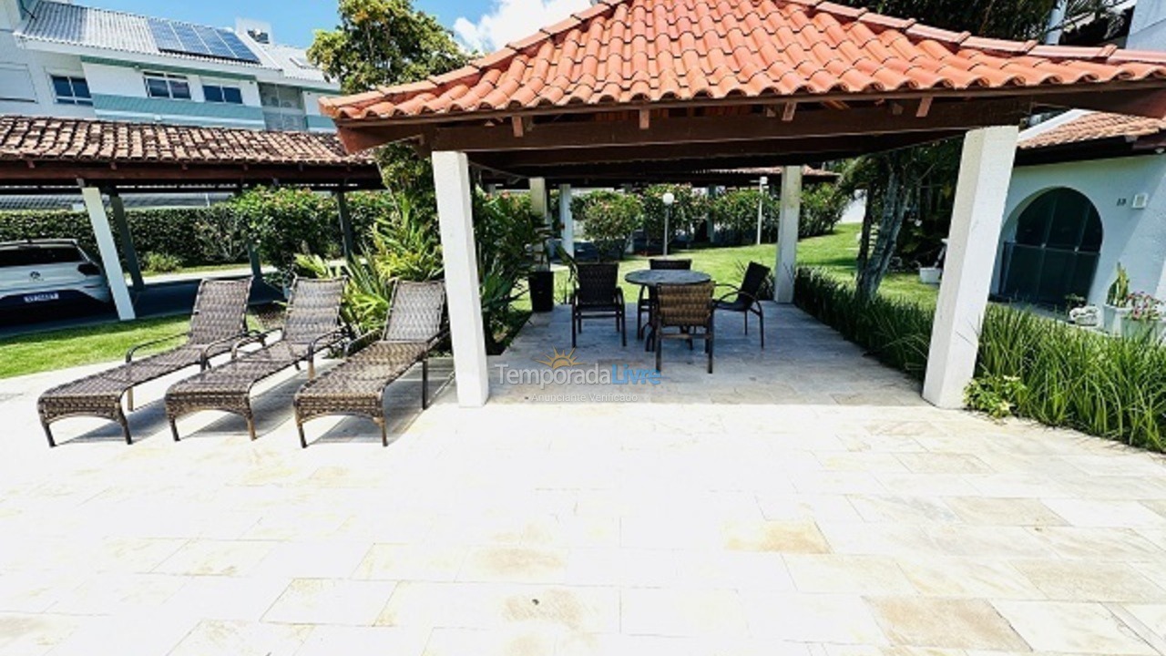 Apartamento para aluguel de temporada em Florianópolis (Praia Brava)