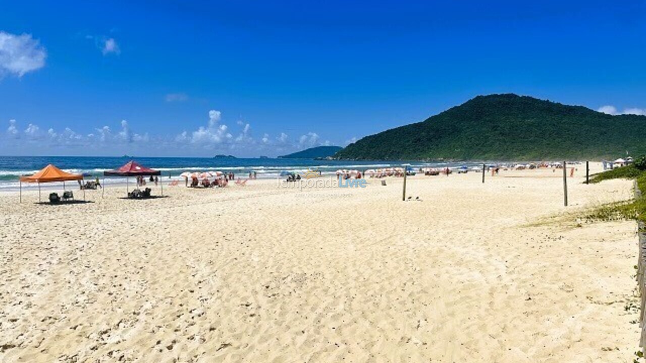 Apartamento para aluguel de temporada em Florianópolis (Praia Brava)