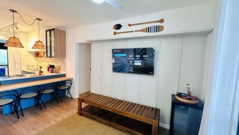 Apartamento em condomínio à uma quadra do mar.