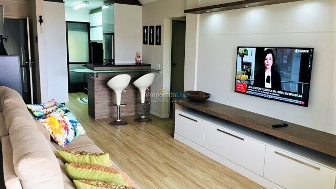 Apartamento para aluguel de temporada em Florianópolis (Praia Brava)