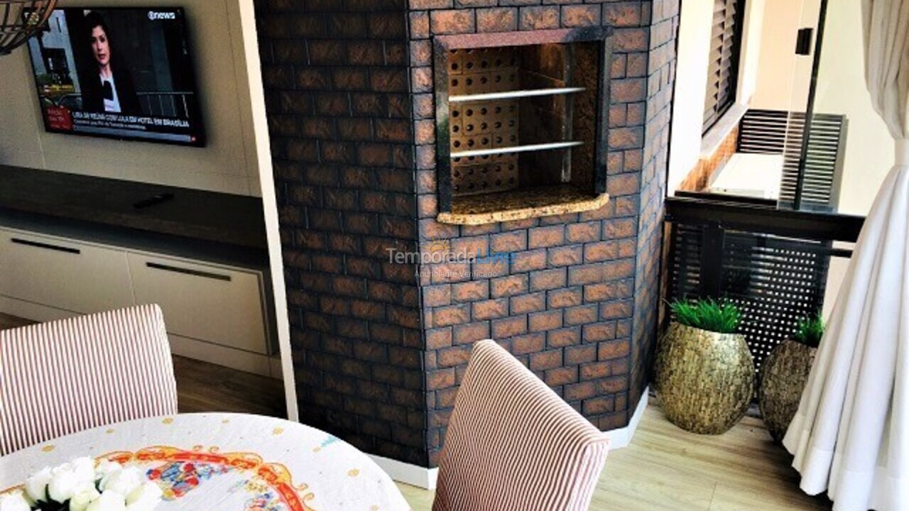 Apartamento para aluguel de temporada em Florianópolis (Praia Brava)