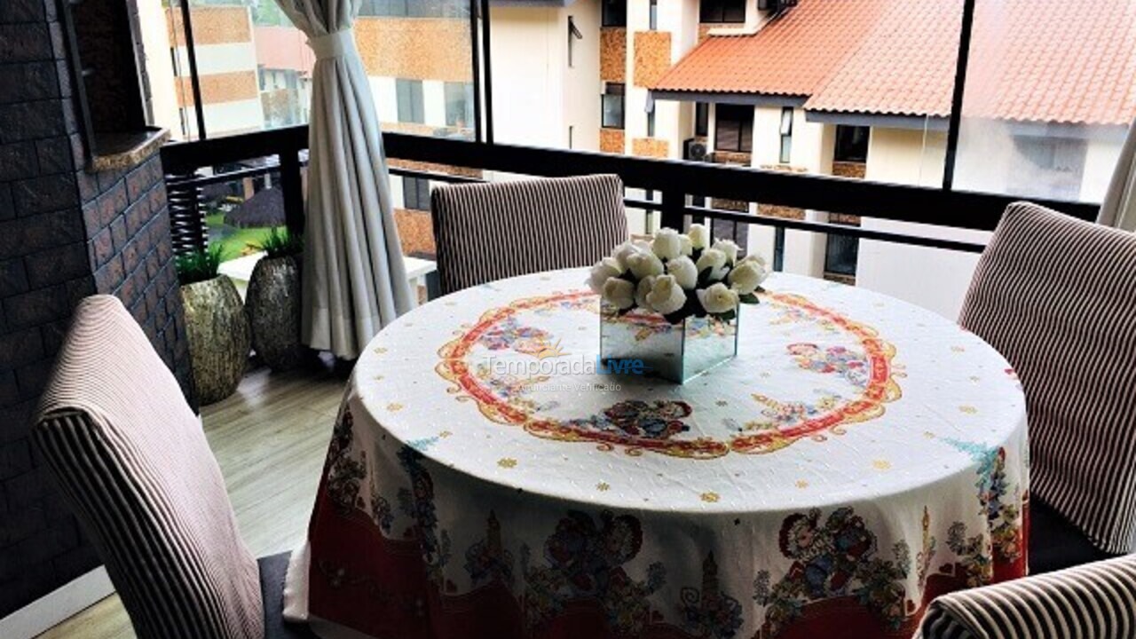 Apartamento para aluguel de temporada em Florianópolis (Praia Brava)