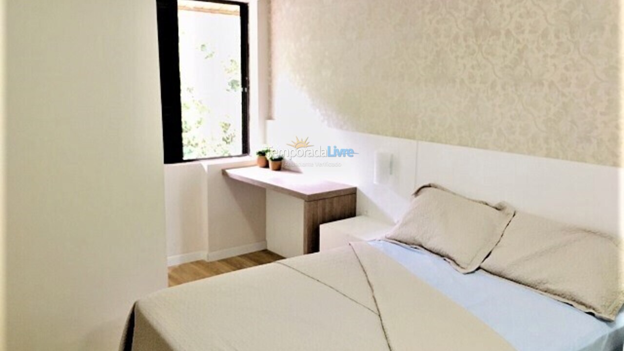 Apartamento para aluguel de temporada em Florianópolis (Praia Brava)