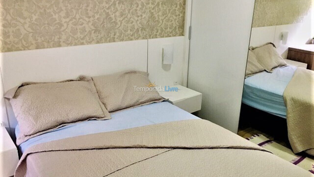 Apartamento para aluguel de temporada em Florianópolis (Praia Brava)