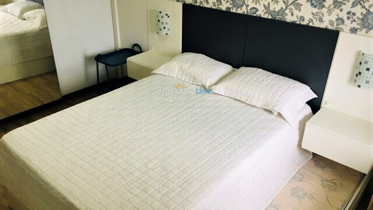 Apartamento para aluguel de temporada em Florianópolis (Praia Brava)