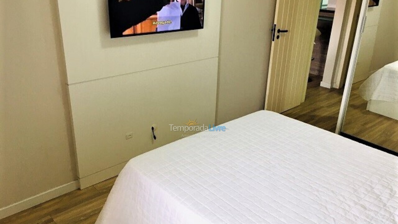 Apartamento para aluguel de temporada em Florianópolis (Praia Brava)