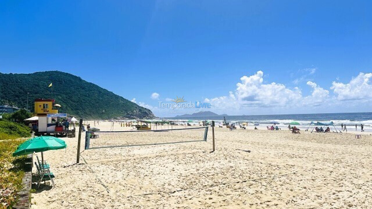 Apartamento para aluguel de temporada em Florianópolis (Praia Brava)