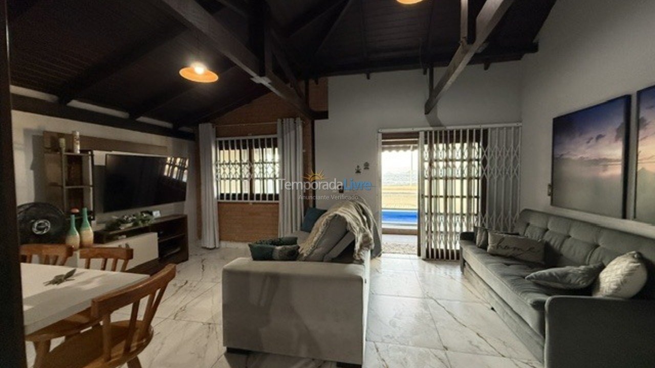 Casa para aluguel de temporada em São Francisco do Sul (Enseada)