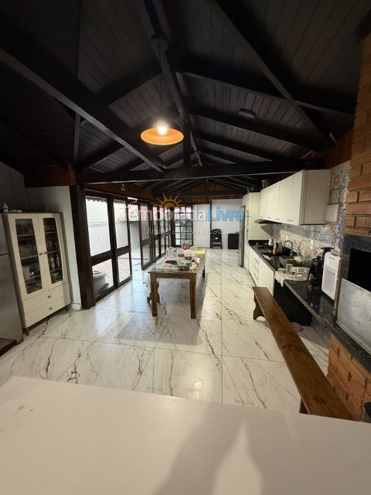 Casa para aluguel de temporada em São Francisco do Sul (Enseada)