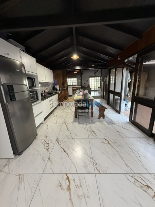 Casa para aluguel de temporada em São Francisco do Sul (Enseada)