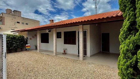 Casa para 9 personas, a 100 m del mar – Canto Grande, Bombinhas