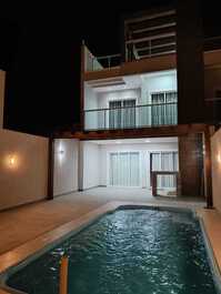 Sobrado com piscina no bairro Cambiju em Itapoá, a 80 metros da praia