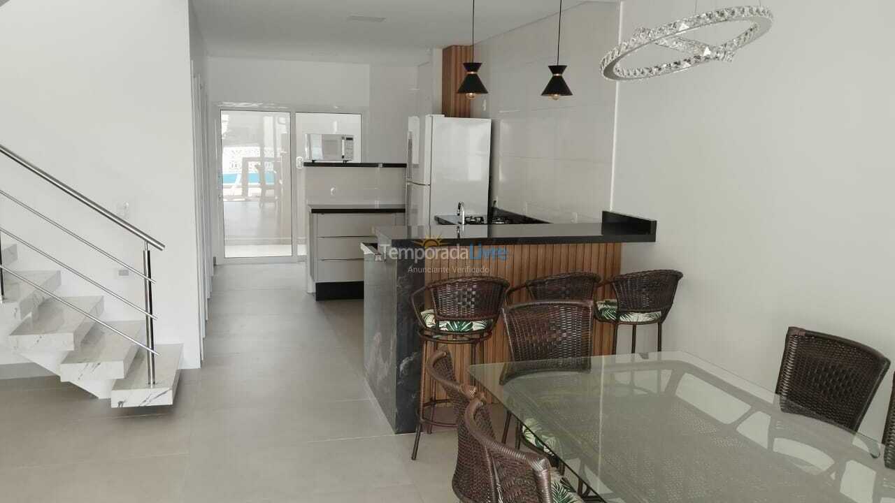 Casa para aluguel de temporada em Itapoá (Cambiju)