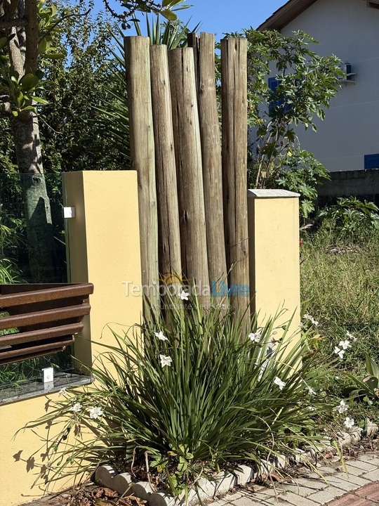 House for vacation rental in Bombinhas (Praia de Canto Grande Mar Sem Ondas)