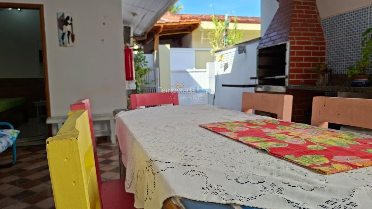 Casa para aluguel de temporada em Ubatuba (Praia das Toninhas)