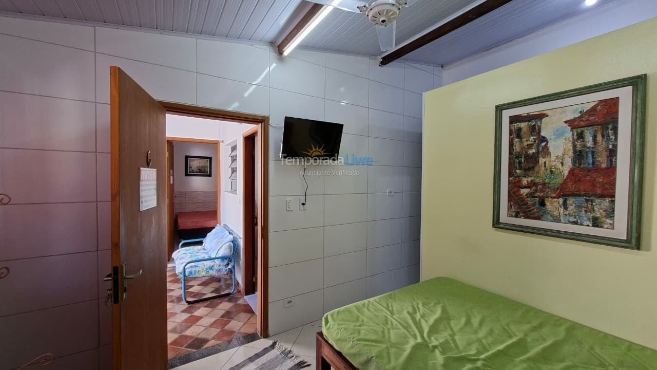 Casa para aluguel de temporada em Ubatuba (Praia das Toninhas)