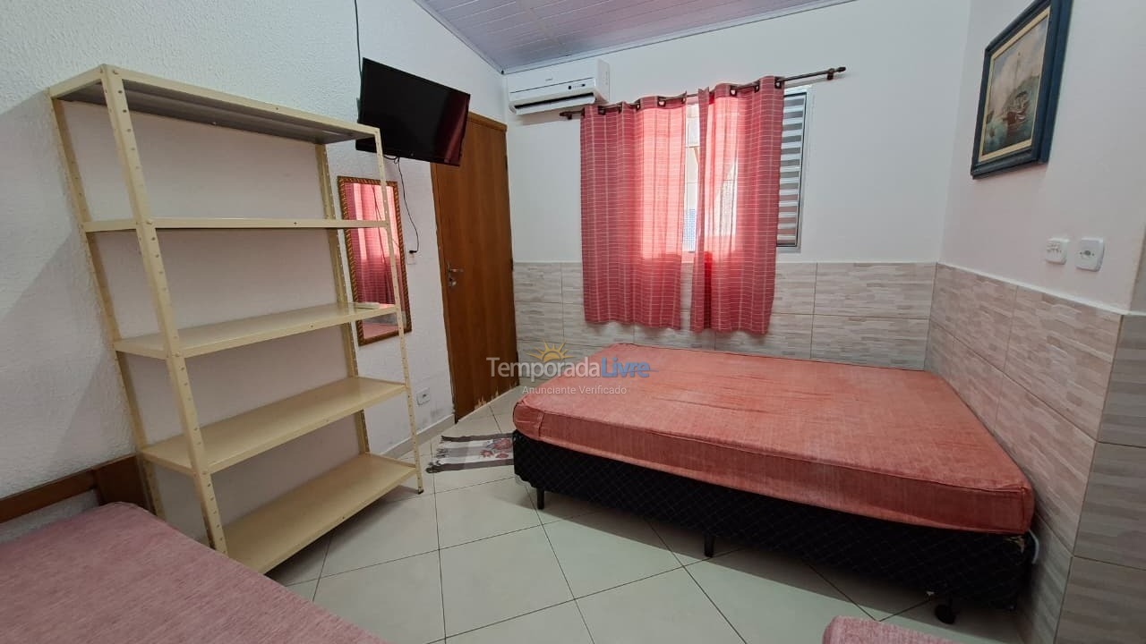 Casa para aluguel de temporada em Ubatuba (Praia das Toninhas)