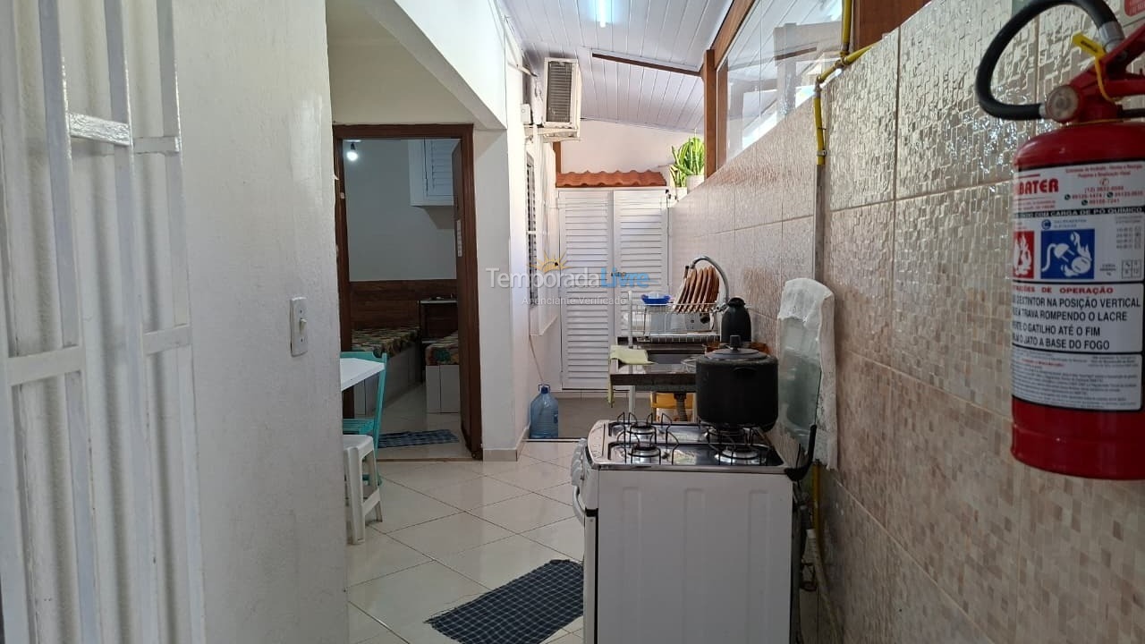 Casa para aluguel de temporada em Ubatuba (Praia das Toninhas)