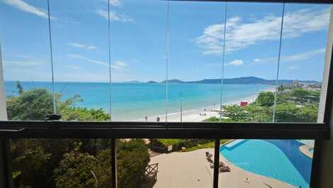 Precioso apartamento con vistas al mar.