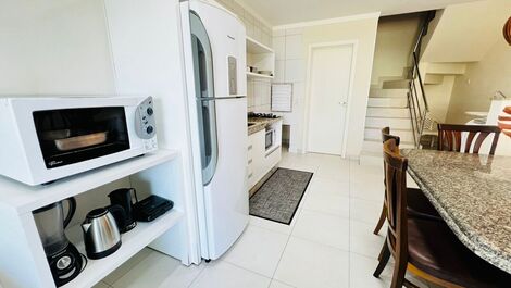 Beautiful Duplex 2 bedrooms 07 people in Praia de Mariscal with Pool