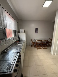 Ótima Kitinete com AC, 50m do mar na Enseada