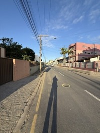 Ótima Kitinete com AC, 50m do mar na Enseada