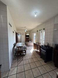 ÓTIMO APARTAMENTO A 70M DO MAR, AC, ÁGUA DE POÇO