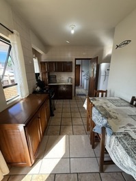 ÓTIMO APARTAMENTO A 70M DO MAR, AC, ÁGUA DE POÇO