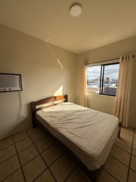 ÓTIMO APARTAMENTO A 70M DO MAR, AC, ÁGUA DE POÇO