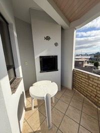 ÓTIMO APARTAMENTO A 70M DO MAR, AC, ÁGUA DE POÇO
