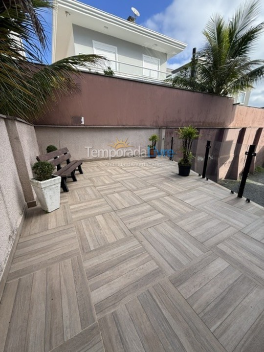 Apartamento para aluguel de temporada em São Francisco do Sul (Enseada)
