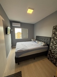 Beautiful Kitinete with AC, WI-FI, garage, 250m from Prainha