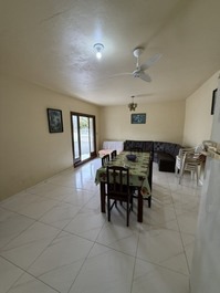 Magnífica casa, 1 suite con aire acondicionado, wifi, barbacoa, garaje cubierto.