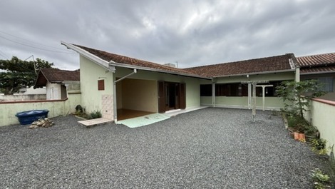Magnífica casa, 1 suite con aire acondicionado, wifi, barbacoa, garaje cubierto.