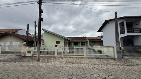Magnífica casa, 1 suite con aire acondicionado, wifi, barbacoa, garaje cubierto.