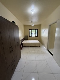 Magnífica casa, 1 suite con aire acondicionado, wifi, barbacoa, garaje cubierto.
