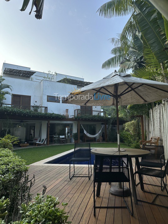 Casa para aluguel de temporada em São Sebastião (Barra do Sahy)