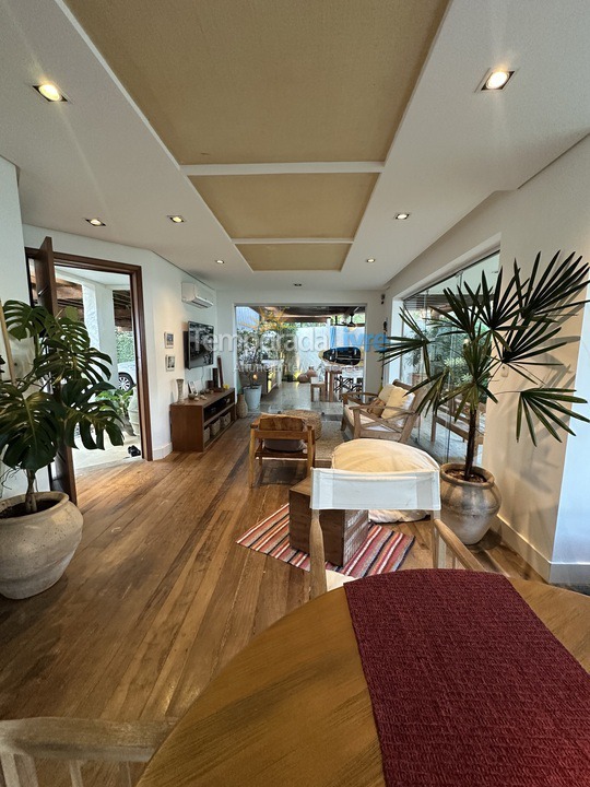 Casa para aluguel de temporada em São Sebastião (Barra do Sahy)