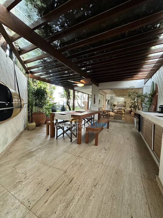 Casa para aluguel de temporada em São Sebastião (Barra do Sahy)