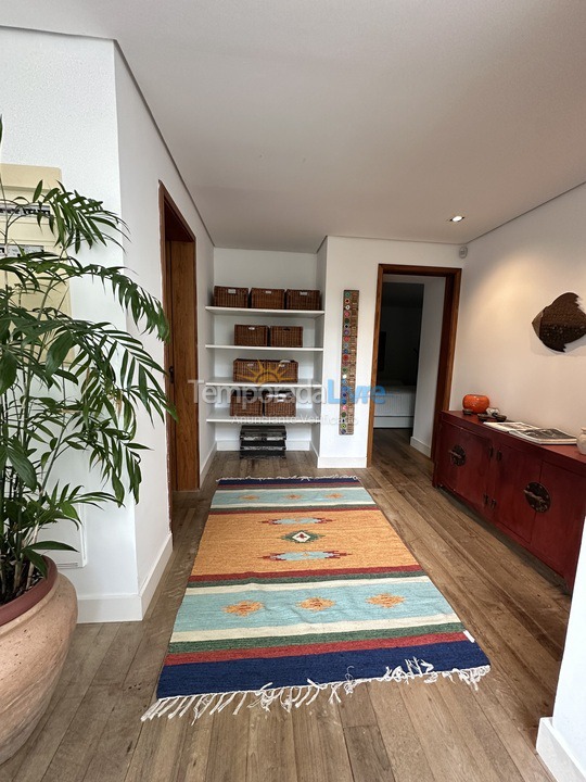 Casa para aluguel de temporada em São Sebastião (Barra do Sahy)