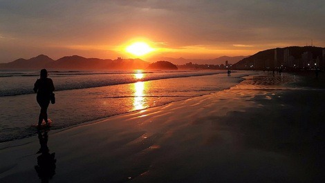 Pôr do sol em frente a acomodação