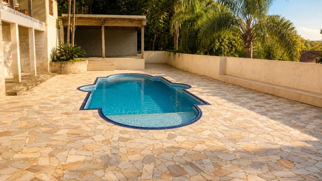 Party hall with pool and barbecue in Jarinu
