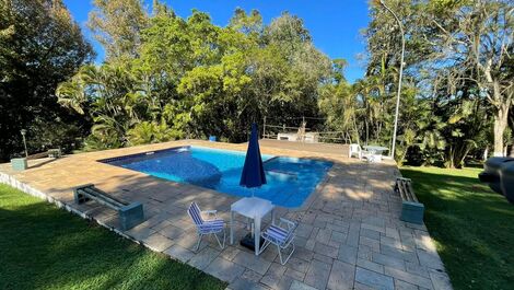 🌴 Country house in Mogi with pool and hot tub for events and relaxation