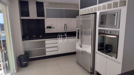4 bedrooms, 2 suites, 2 parking spaces | Meia Praia