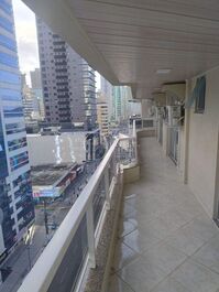 2 suites, 1 dormitorio, 2 estacionamientos | Meia Praia