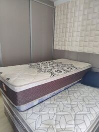 4 bedrooms, 2 suites, 2 parking spaces | Meia Praia